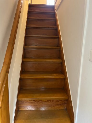 Die etwas steile Treppe zum OG